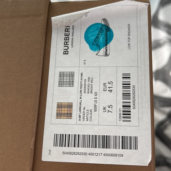 Burberry low top sneakers (Are for men but can be used as unisex) - Picture 3 of 4